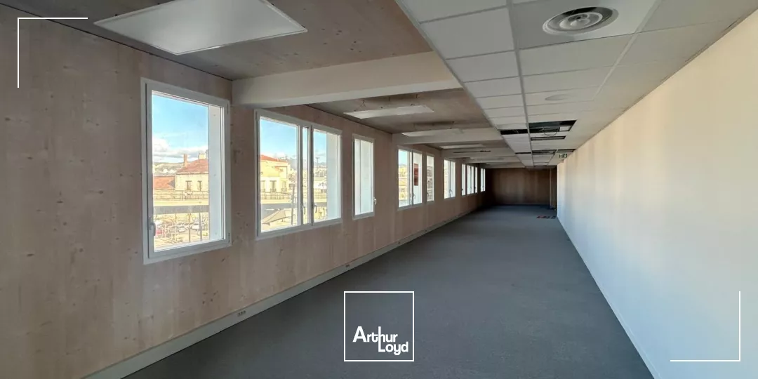 Bureaux à louer - proximité immédiate Euromediterranée et autoroutes - 13015 Marseille