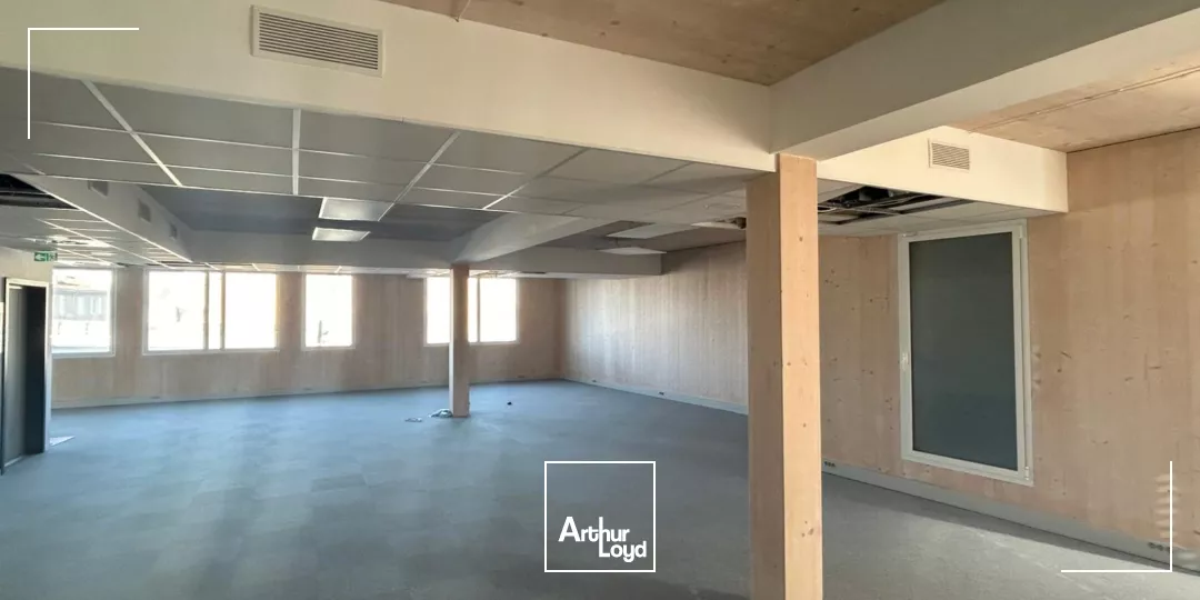 Bureaux à louer - proximité immédiate Euromediterranée et autoroutes - 13015 Marseille