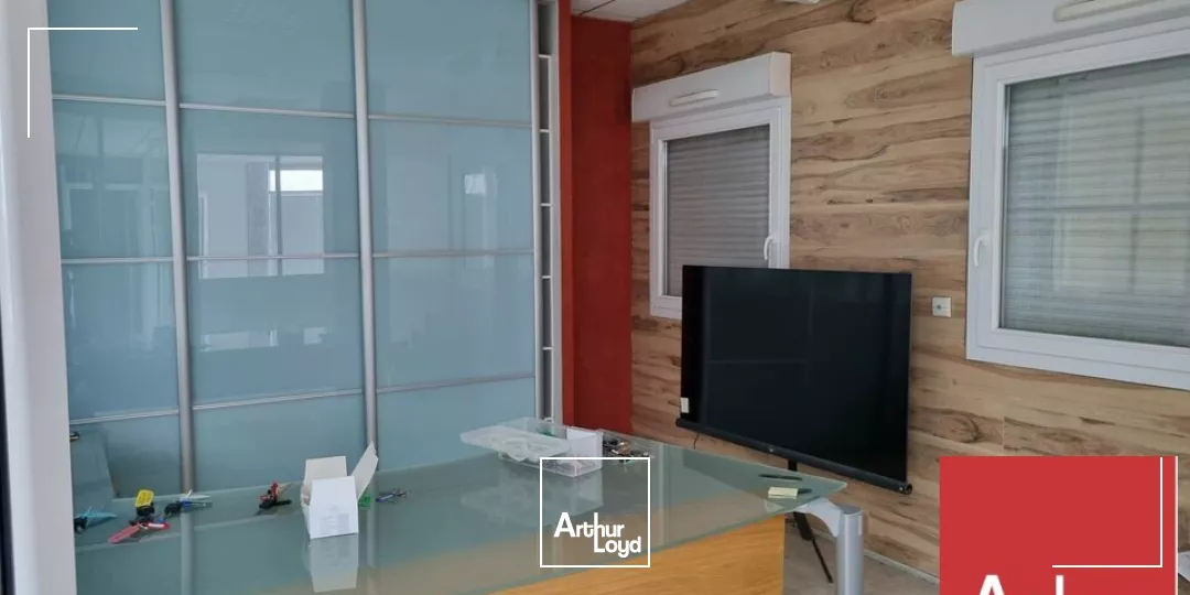 MONTÉLIMAR ZONE NORD - A LOUER BÂTIMENT INDÉPENDANT DE 970 M2 SUR UNE PARCELLE DE PLUS DE 10 000 M2 - IDÉAL ACTIVITÉ STOCKAGE EXTERIEUR