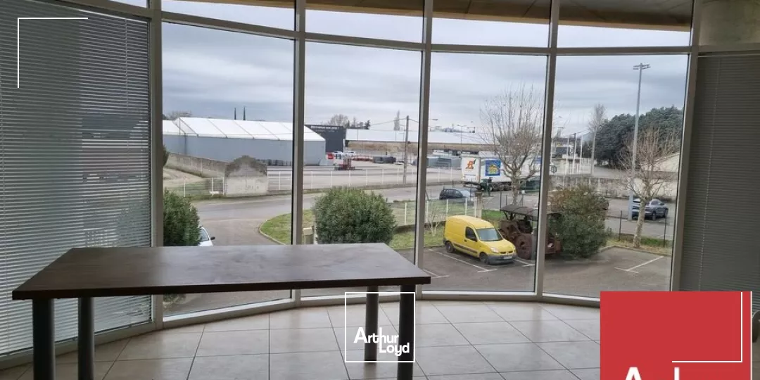 MONTÉLIMAR ZONE NORD - A LOUER BÂTIMENT INDÉPENDANT DE 970 M2 SUR UNE PARCELLE DE PLUS DE 10 000 M2 - IDÉAL ACTIVITÉ STOCKAGE EXTERIEUR