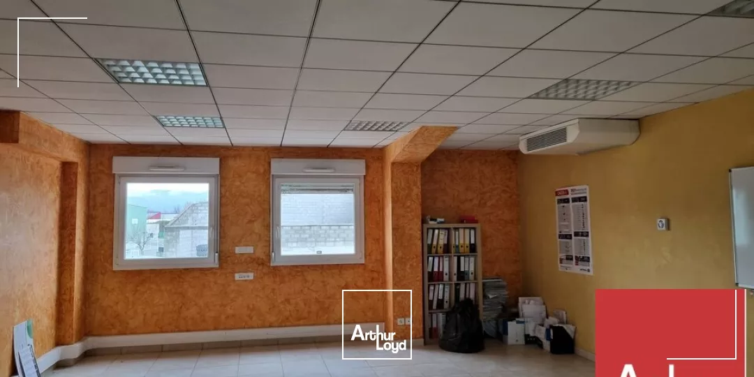 MONTÉLIMAR ZONE NORD - A LOUER BÂTIMENT INDÉPENDANT DE 970 M2 SUR UNE PARCELLE DE PLUS DE 10 000 M2 - IDÉAL ACTIVITÉ STOCKAGE EXTERIEUR