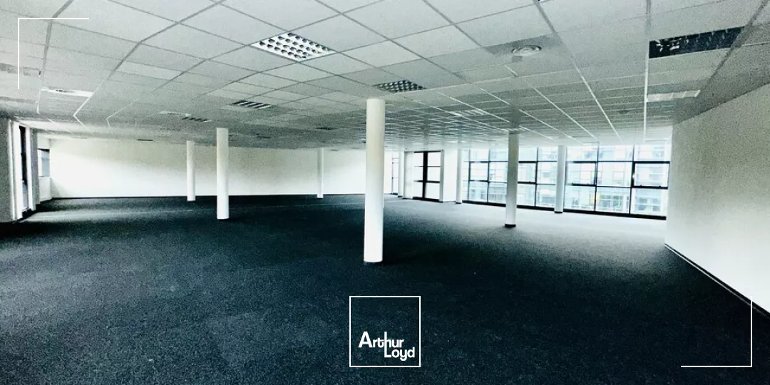 BUREAUX à LOUER de 1076 m²