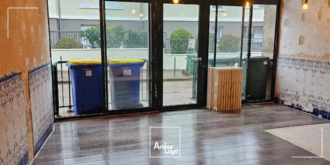 A LOUER - Local commercial Limoges 100 m2 - Restauration possible - Secteur MONTJOVIS