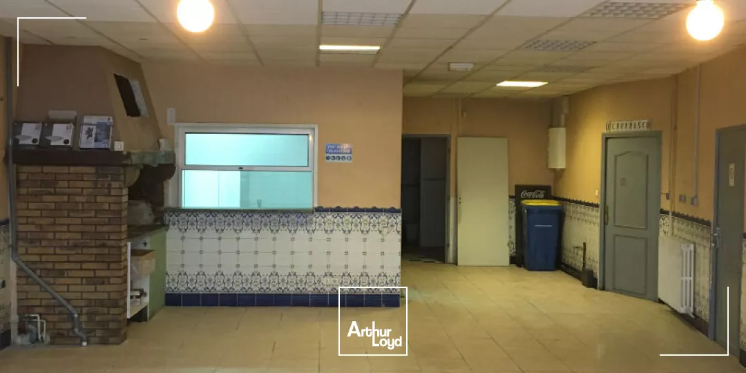 A LOUER - Local commercial Limoges 100 m2 - Restauration possible - Secteur MONTJOVIS