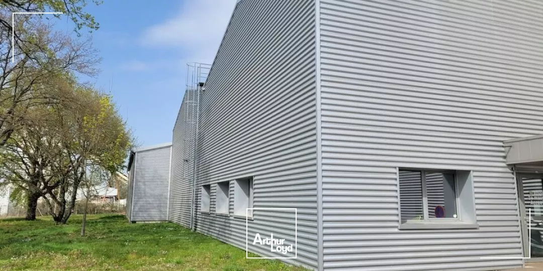 LOCATION LE MANS SUD LOCAL ACTIVITE 1570m² 3 quais