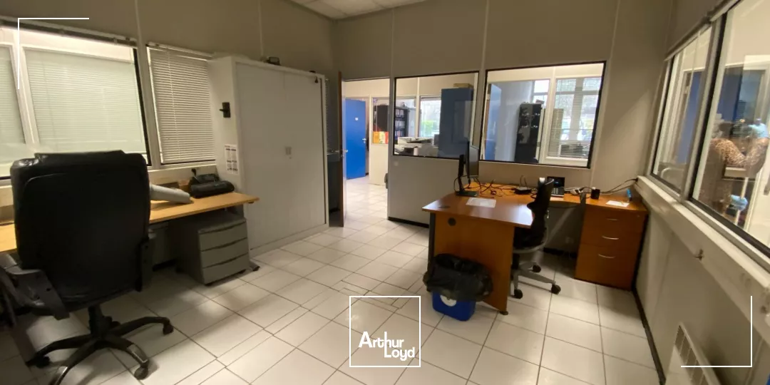 Bureaux/locaux commerciaux à louer à proximité immédiate de l'entrée de l'autoroute A50 - La Capelette - 13010 Marseille