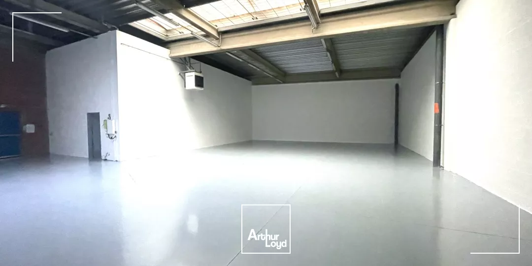 CHAMBLY - local d'activité d'environ 389 M2 à louer