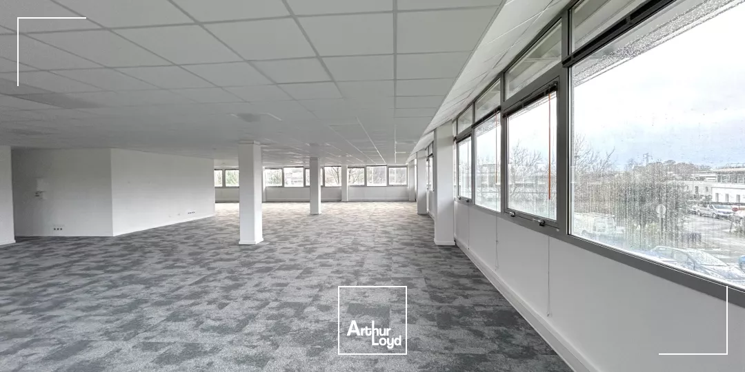 A louer - 610 m² de bureaux rénovés - Pessac Europarc