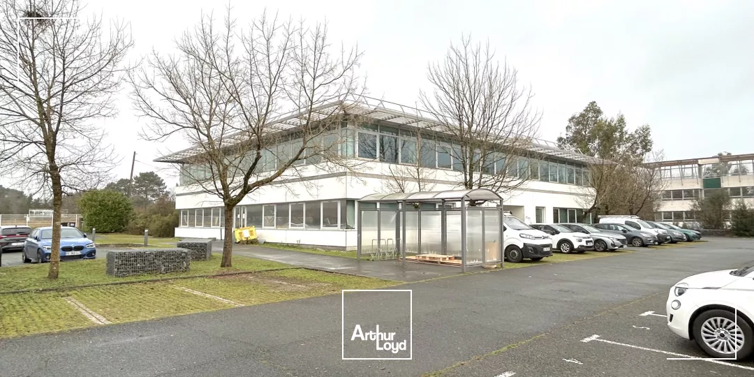 A louer - 610 m² de bureaux rénovés - Pessac Europarc