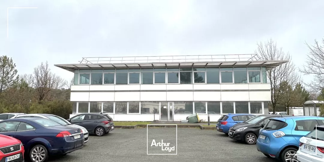 A louer - 610 m² de bureaux rénovés - Pessac Europarc