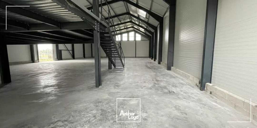 A LOUER - Local d'activité neuf de 958,10 m2 à Bollène (84500) - Fort potentiel d'aménagement