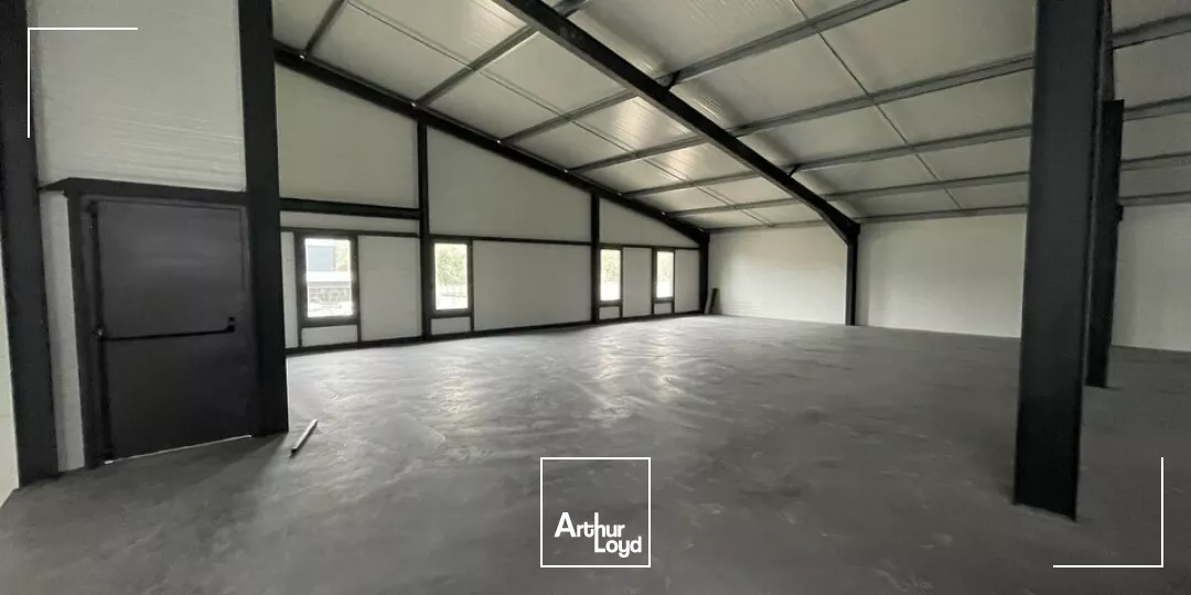 A LOUER - Local d'activité neuf de 958,10 m2 à Bollène (84500) - Fort potentiel d'aménagement