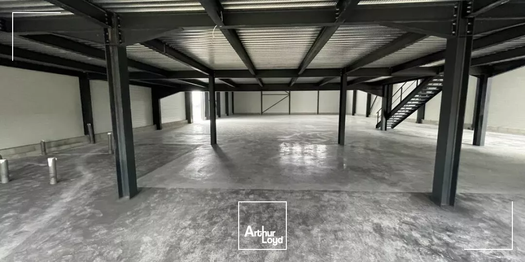 A LOUER - Local d'activité neuf de 958,10 m2 à Bollène (84500) - Fort potentiel d'aménagement