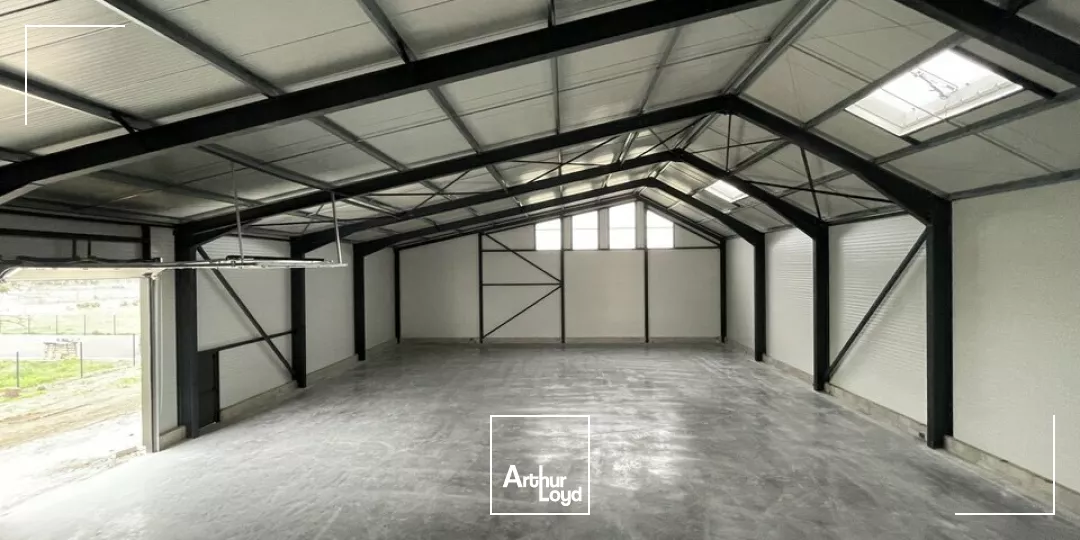 A LOUER - Local d'activité neuf de 958,10 m2 à Bollène (84500) - Fort potentiel d'aménagement