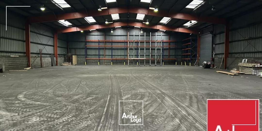 LOCAL D'ACTIVITE - ENTREPOT à VENDRE de 2160 m²