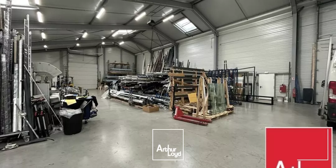 LOCAL D'ACTIVITE - ENTREPOT à LOUER de 1200 m²