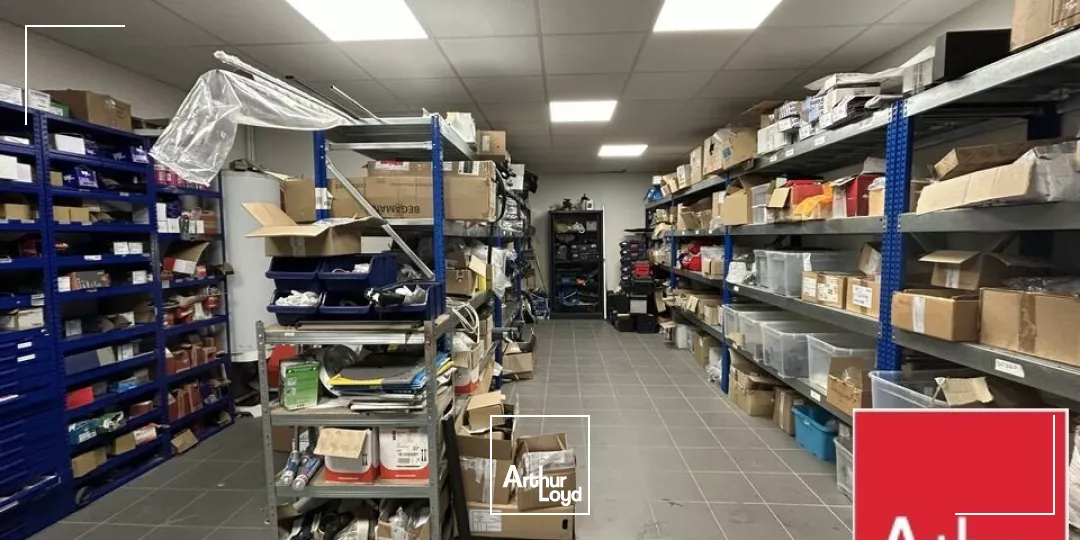 LOCAL D'ACTIVITE - ENTREPOT à LOUER de 1200 m²