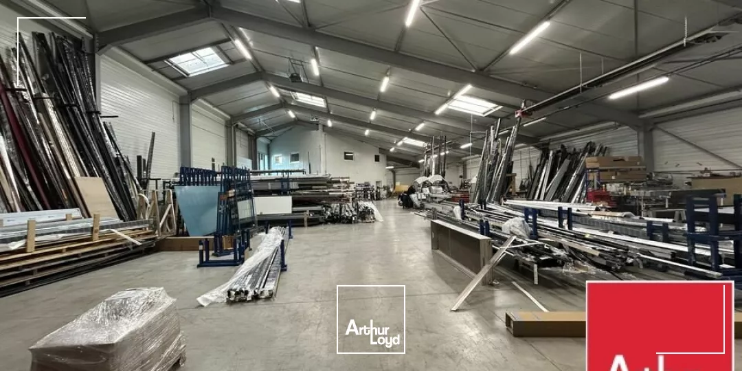 LOCAL D'ACTIVITE - ENTREPOT à LOUER de 1200 m²