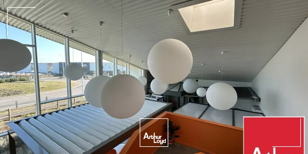 LOCAL D'ACTIVITE - ENTREPOT à LOUER de 1200 m²