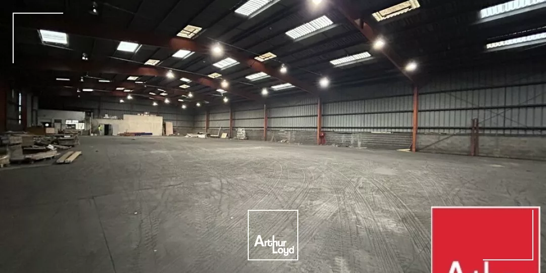 LOCAL D'ACTIVITE - ENTREPOT à VENDRE de 2160 m²