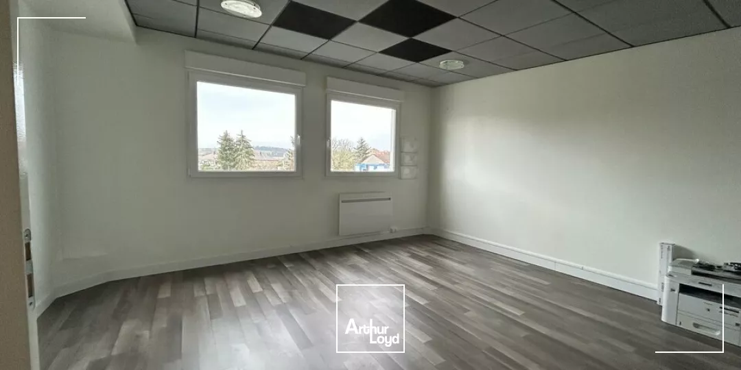 BUREAUX à VENDRE de 255 m²