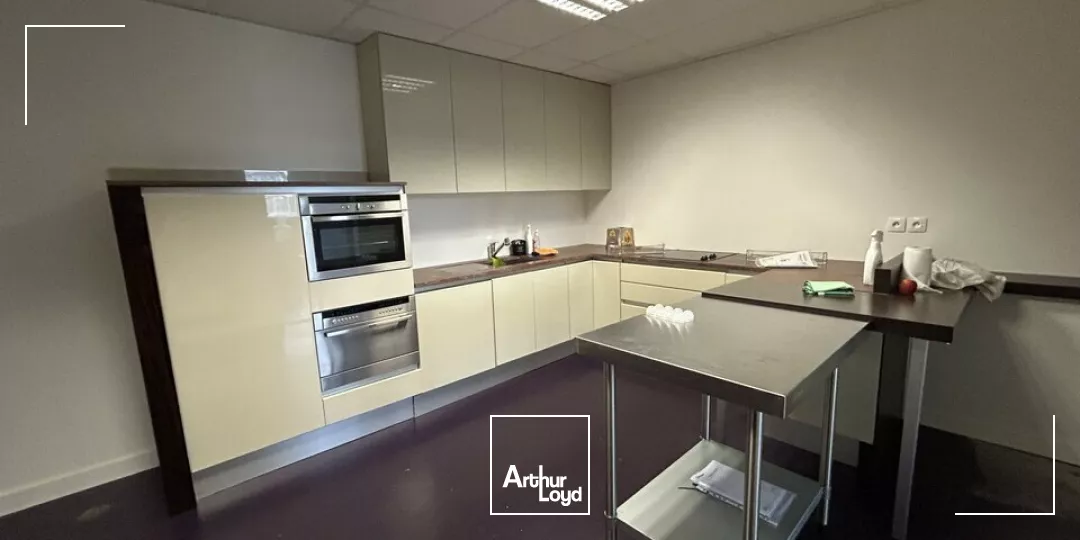 BUREAUX à VENDRE de 255 m²