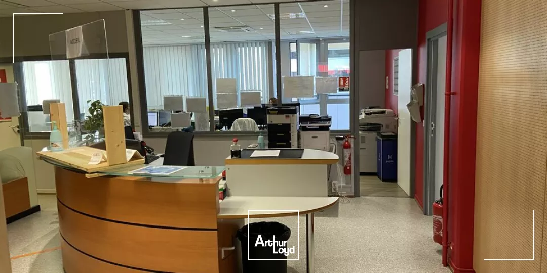BUREAUX à VENDRE de 638 m²