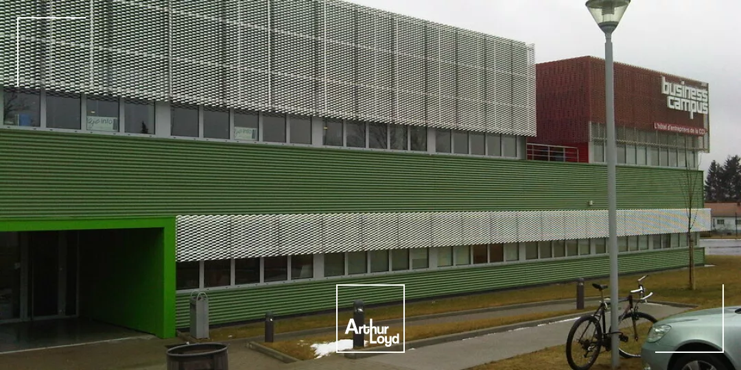 LOCAL D'ACTIVITE - ENTREPOT à LOUER de 293.25 m²