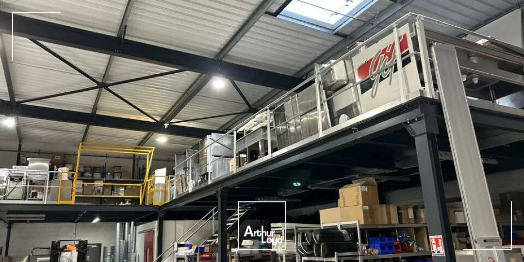 LOCAL D'ACTIVITE - ENTREPOT à LOUER de 1350 m²