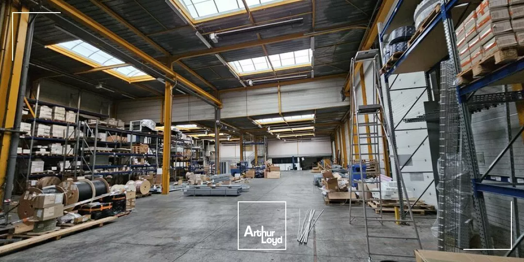 LOCAL D'ACTIVITE - ENTREPOT à VENDRE de 2563 m²