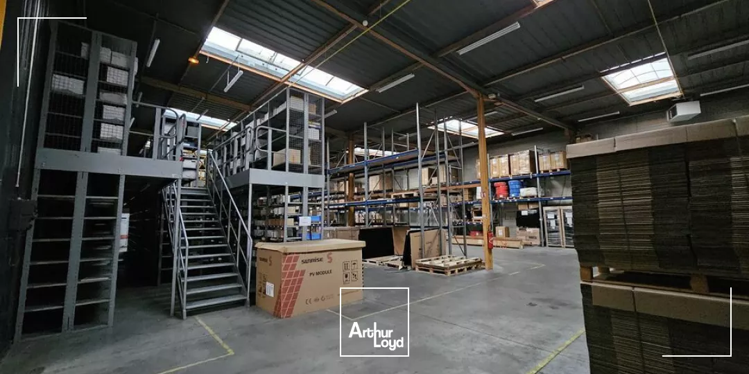 LOCAL D'ACTIVITE - ENTREPOT à VENDRE de 2563 m²