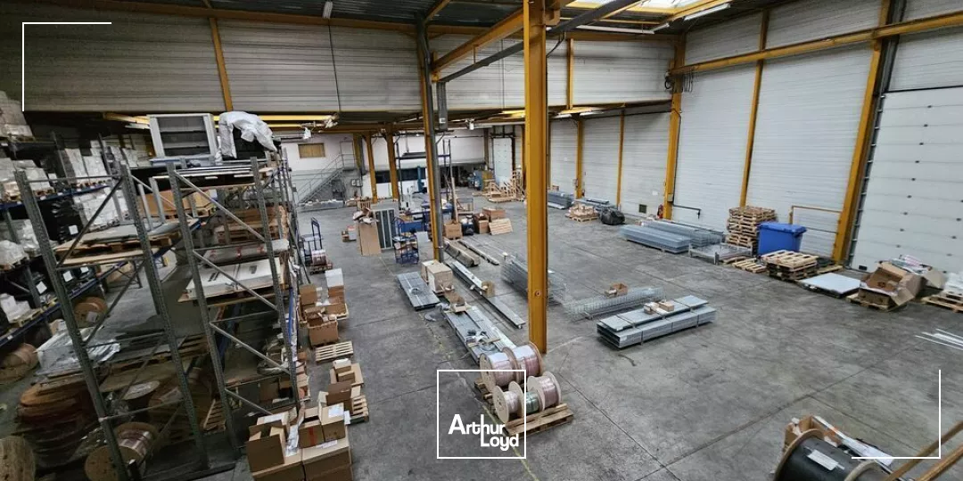 LOCAL D'ACTIVITE - ENTREPOT à VENDRE de 2563 m²