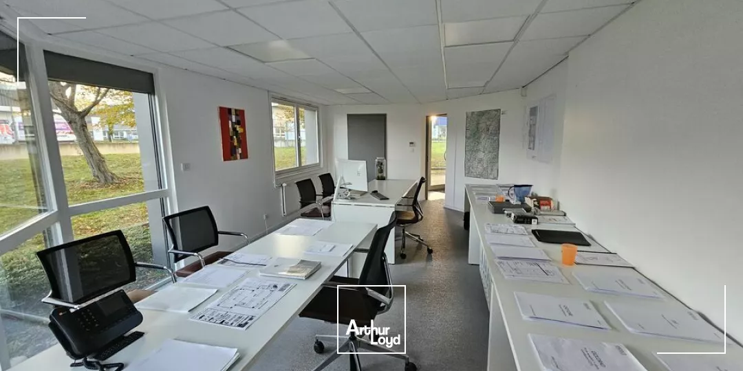 LOCAL D'ACTIVITE - ENTREPOT à VENDRE de 2563 m²