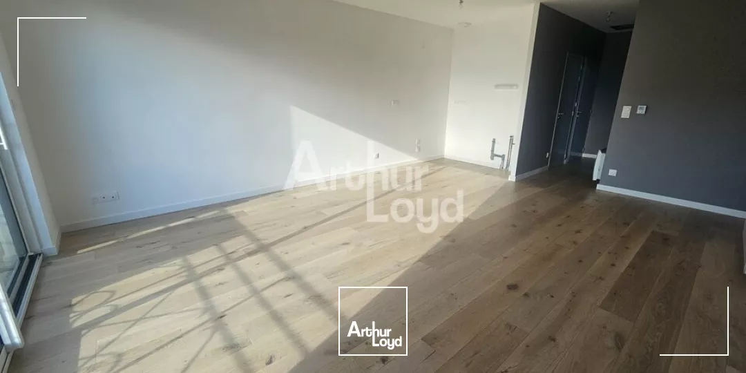 Angers proche centre ville immeuble à vendre comprenant un appartement et un local commercial