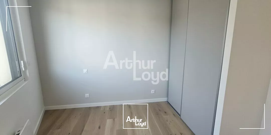 Angers proche centre ville immeuble à vendre comprenant un appartement et un local commercial