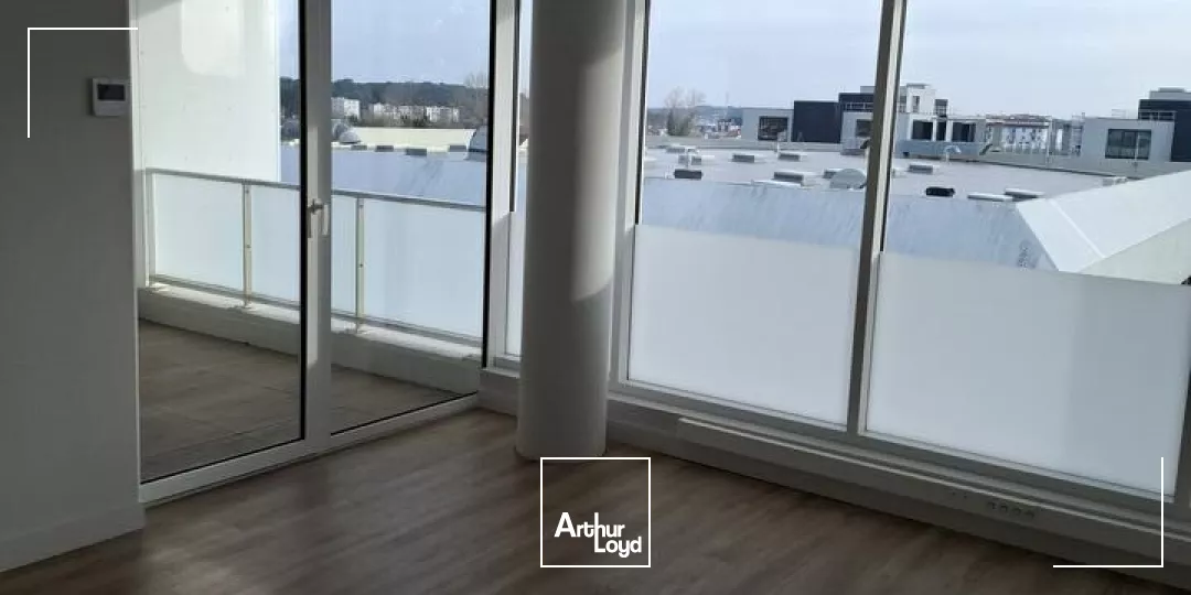 ANGLET, proche grands axes, bureaux neufs lumineux avec vue dégagée