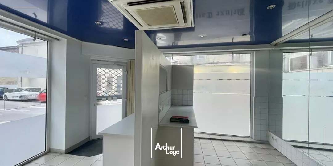 Local commercial idéalement situé en angle de rue dans le centre-ville de Reims.