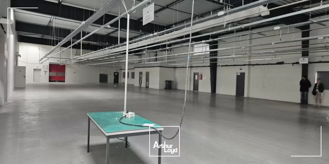 ZI LONGVIC - ENTREPÔT A LOUER - 3.112 m² DIVISIBLES