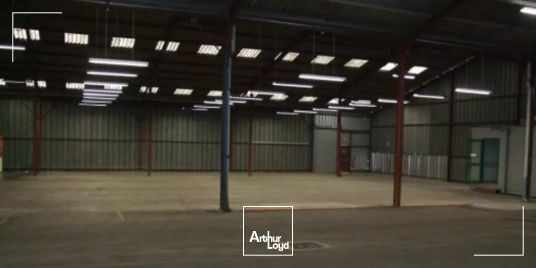 A VENDRE - ENTREPOT - SAINT GERMAIN DU PUY - EXCLUSIVITE