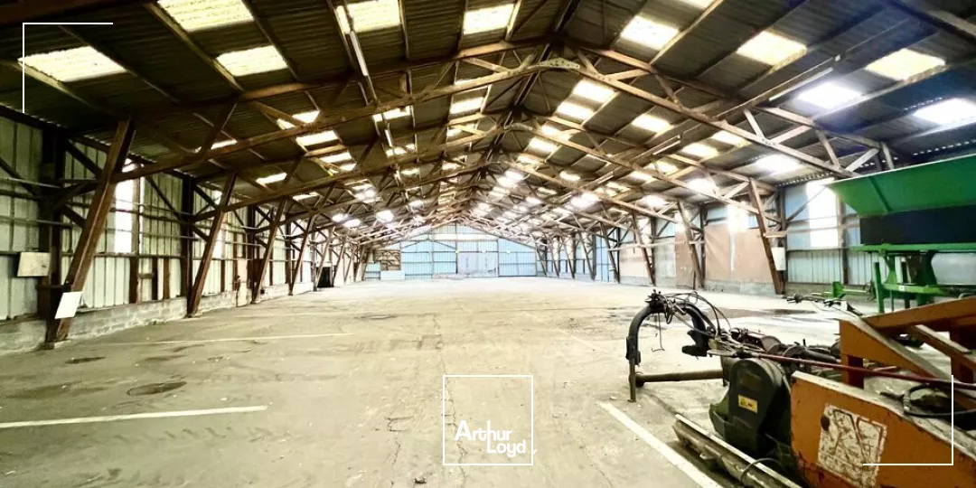 A VENDRE FÉCAMP - LOCAUX D'ACTIVITÉ 1720 m2 sur une parcelle de 6640 m2 ZI EN PLEINE EXPANSION