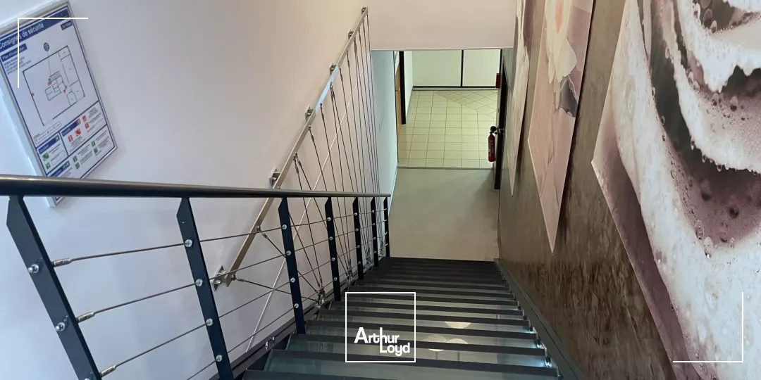 A LOUER BUREAUX 460 M2 LACROIX SAINT OUEN - PARC TERTIAIRE