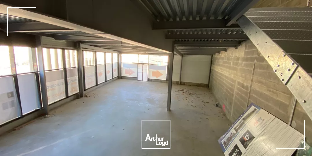 A LOUER LOCAL COMMERCIAL ANGLE DE RUE 168 M² BREST PORT