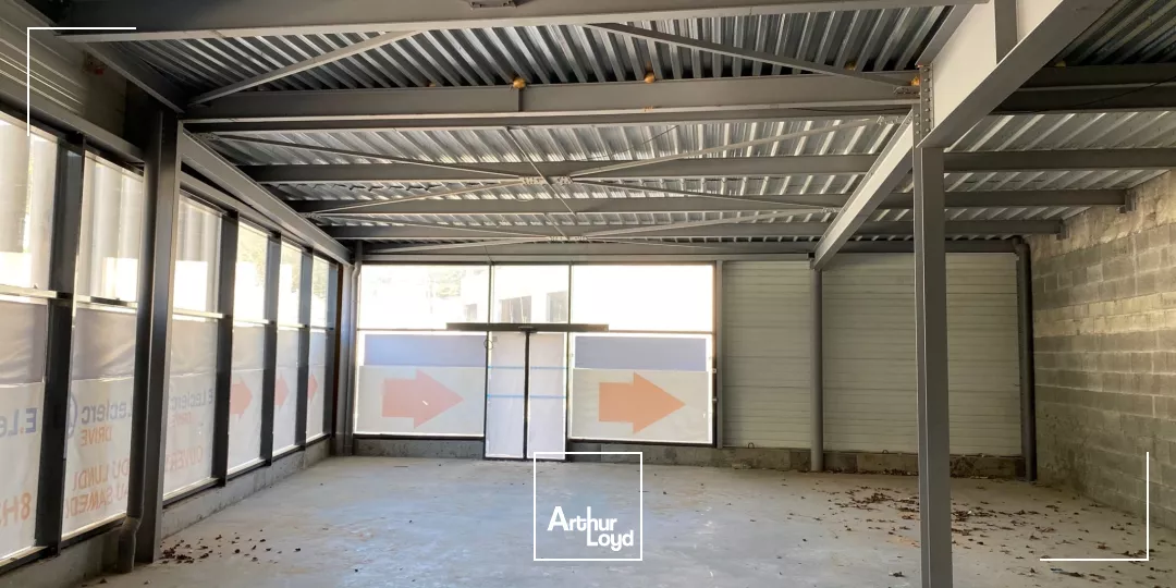 A LOUER LOCAL COMMERCIAL ANGLE DE RUE 168 M² BREST PORT