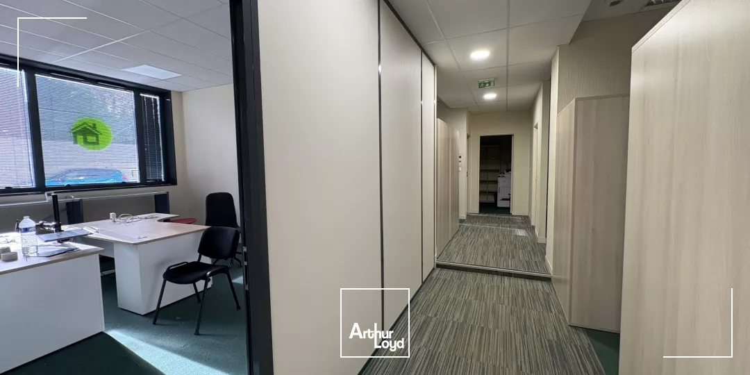Plateau de bureaux en rez-de-chaussée d'environ 216 m2 avec parkings au Sud d'Orléans (CANDOLLE)