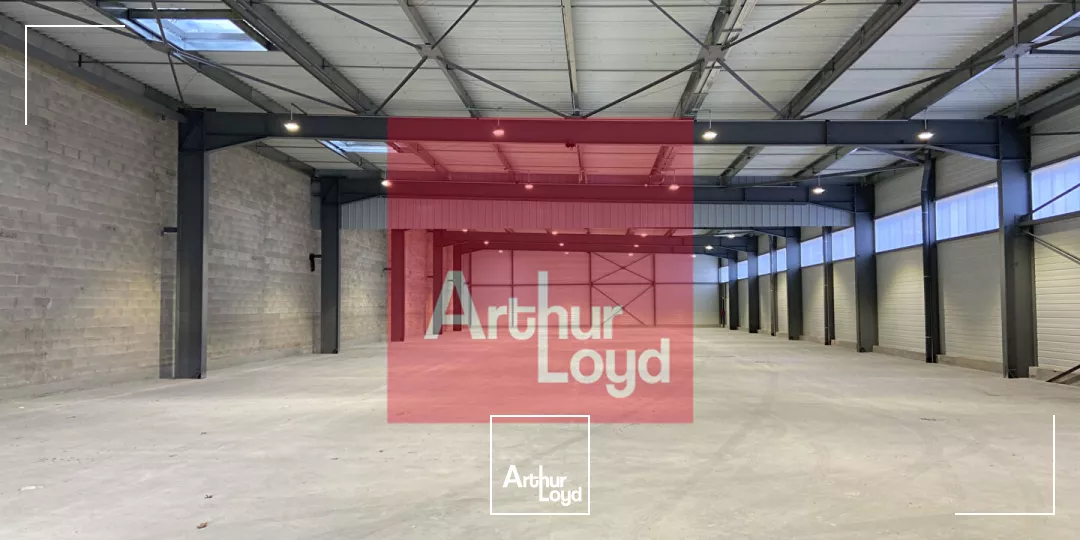 À LOUER- Local d'Activité avec Emplacement Idéal 1314 m²