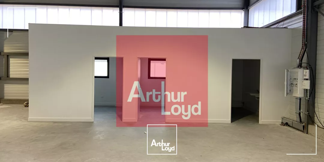 À LOUER- Local d'Activité avec Emplacement Idéal 1314 m²