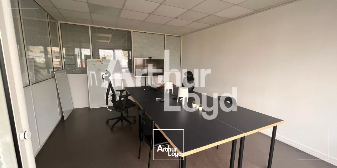 À Louer - Plateau de Bureaux Aménagé et Cloisonné - 181 m²