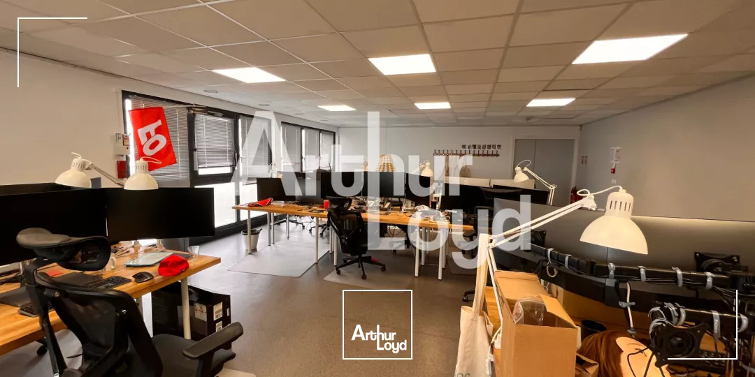 À Louer - Plateau de Bureaux Aménagé et Cloisonné - 181 m²