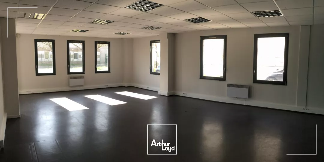 Bureaux situés en RDC d'un petit immeuble de bureaux ainsi que 9 places de parkings - Secteur: Grands Boulevards à proximité de lille par le Tramway - acces sécurisés.