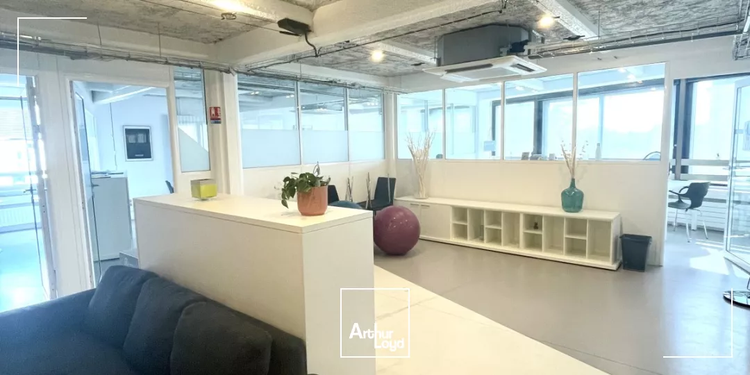 Bureaux à louer à LILLE: accessibilité métro et axe routiers en bas du bâtiment ! 